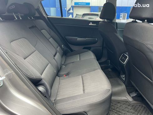 Kia Sportage 2018 серый - фото 17