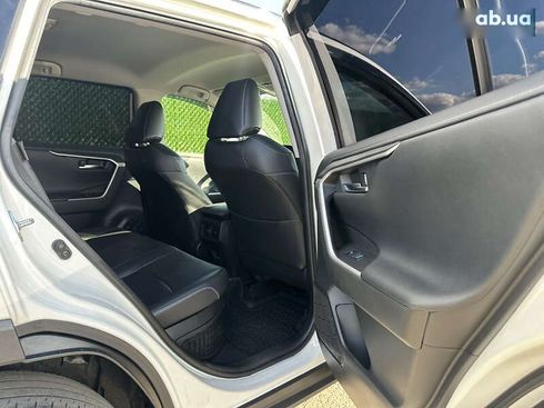 Toyota RAV4 2020 - фото 10