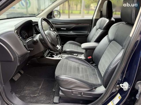 Mitsubishi Outlander 2019 - фото 12