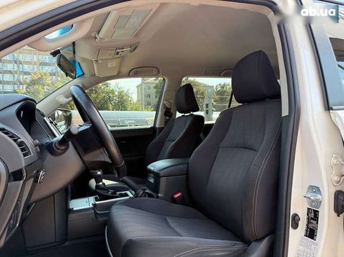Toyota Land Cruiser Prado 2019 - фото 8