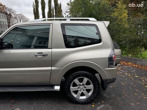Mitsubishi Pajero 2007 бежевый - фото 11