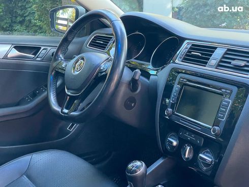 Volkswagen Jetta 2014 серый - фото 16