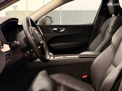 Volvo XC60 2018 серый - фото 19