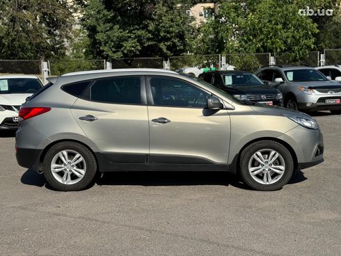 Hyundai ix35 2010 зеленый - фото 4