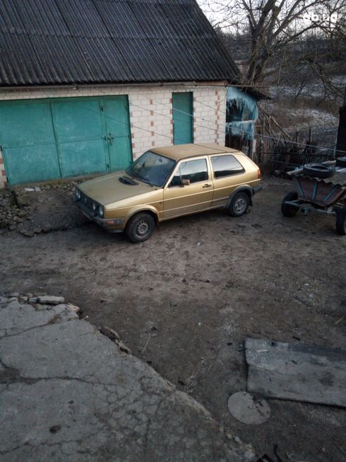 Volkswagen Golf 1985 желтый - фото 3