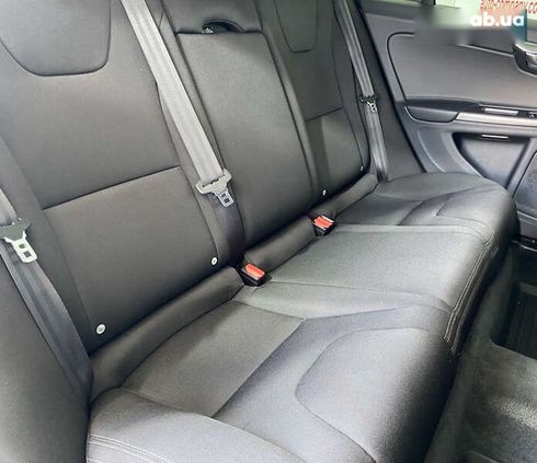 Volvo V60 2018 - фото 21