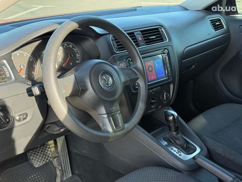Volkswagen Jetta 2013 красный - фото 15