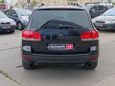 Volkswagen Touareg 2005 черный - фото 5