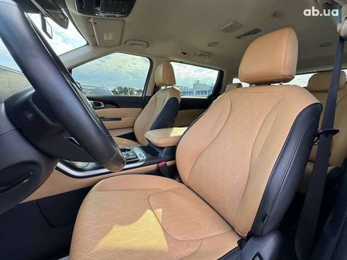 Kia Carnival 2021 - фото 25