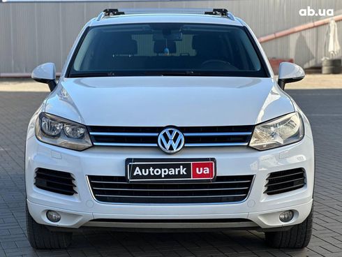 Volkswagen Touareg 2012 белый - фото 2