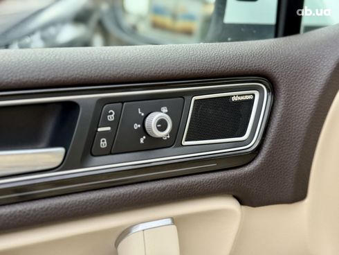 Volkswagen Touareg 2016 белый - фото 12
