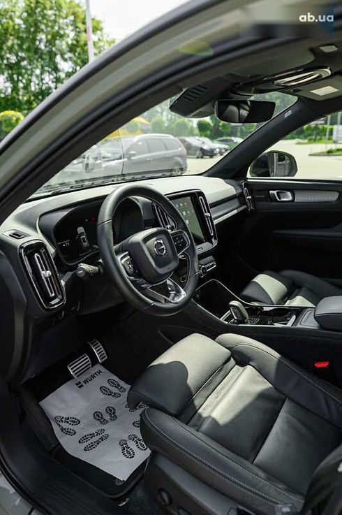 Volvo XC40 2021 - фото 15
