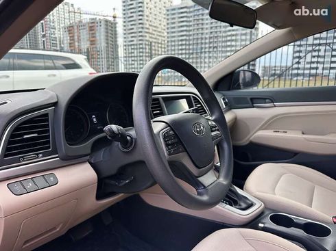 Hyundai Elantra 2017 - фото 11