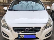 Купити Volvo S60 бу в Україні - купити на Автобазарі