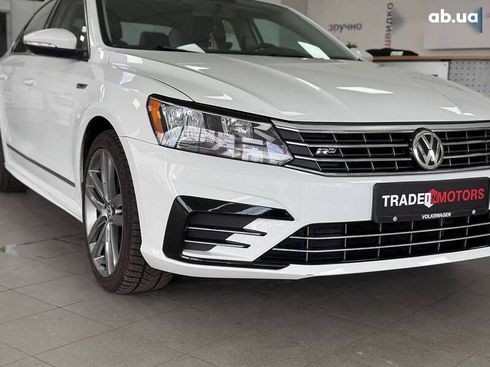 Volkswagen Passat 2017 - фото 11
