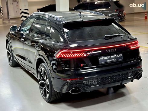 Audi RS Q8 2023 - фото 22