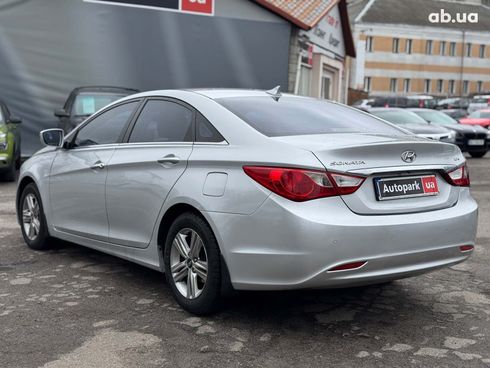 Hyundai Sonata 2013 серый - фото 9