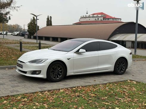 Tesla Model S 2019 - фото 16