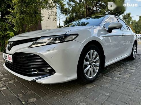 Toyota Camry 2019 - фото 5