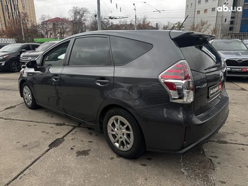 Toyota Prius V 2017 серый - фото 3