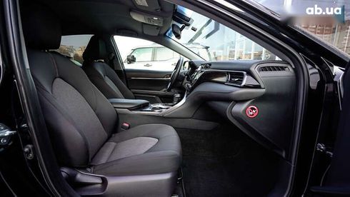 Toyota Camry 2019 - фото 6