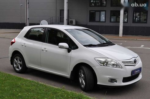 Toyota Auris 2011 - фото 9
