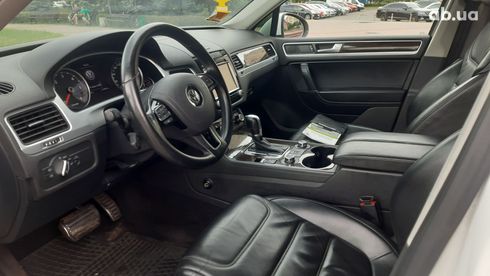 Volkswagen Touareg 2013 белый - фото 9