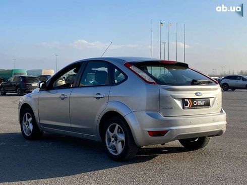 Ford Focus 2010 - фото 2