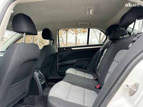 Skoda Superb 2012 белый - фото 19