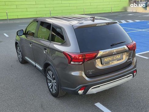 Mitsubishi Outlander 2018 - фото 10