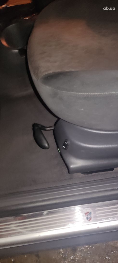 Ford Focus 2000 серебристый - фото 9