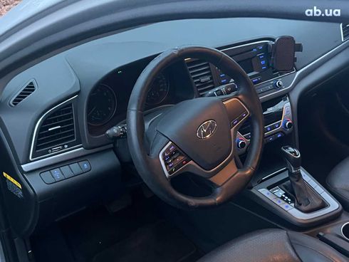 Hyundai Avante 2016 серый - фото 17