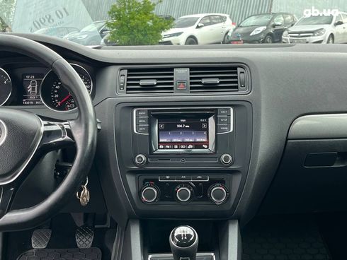 Volkswagen Jetta 2016 белый - фото 10