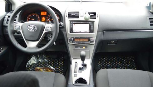 Toyota Avensis 2010 - фото 18