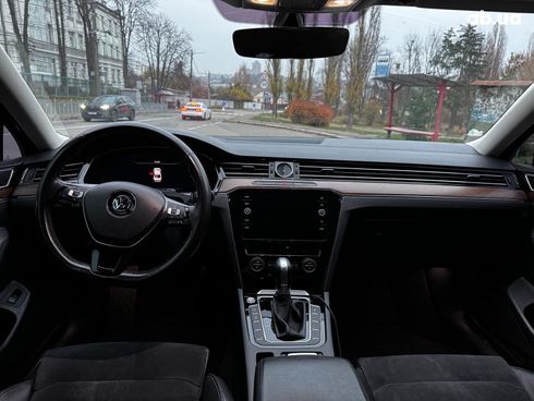 Volkswagen Passat 2018 серый - фото 26