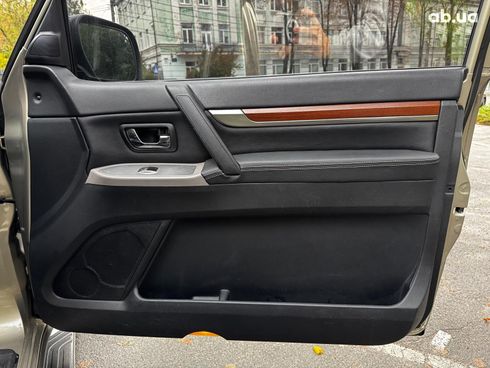 Mitsubishi Pajero 2007 бежевый - фото 25