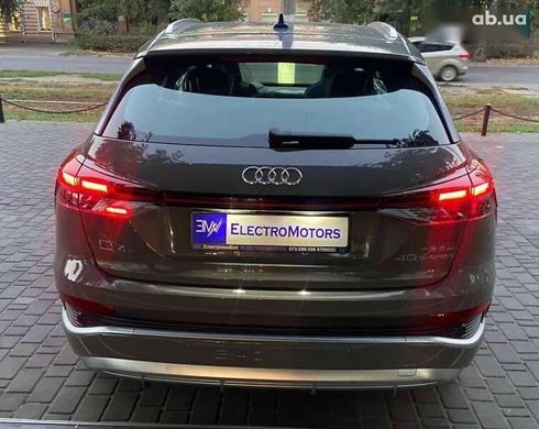 Audi Q4 e-tron 2025 - фото 8