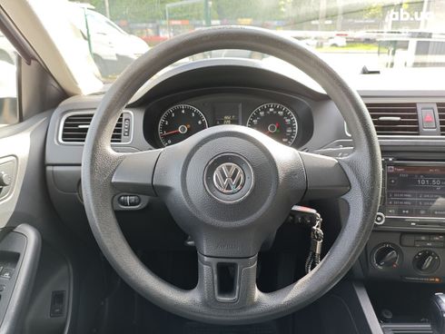 Volkswagen Jetta 2014 серебристый - фото 17