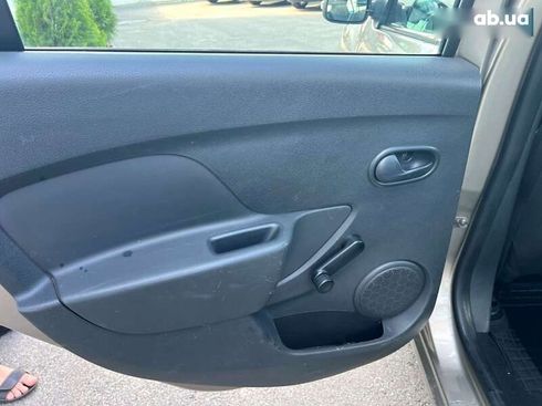 Renault Logan 2015 - фото 26