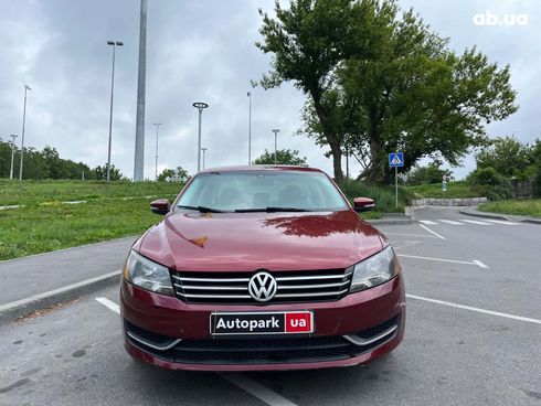 Volkswagen Passat 2015 красный - фото 2