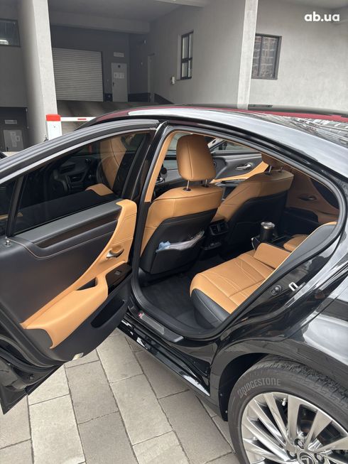 Lexus ES 2022 черный - фото 5