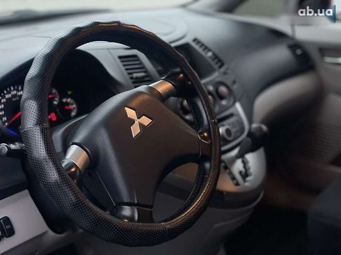 Mitsubishi Grandis 2008 - фото 14