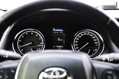 Toyota Camry 2019 - фото 15