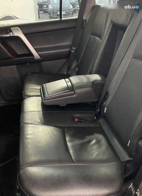 Toyota Land Cruiser Prado 2010 - фото 16
