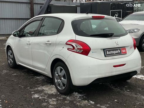 Peugeot 208 2013 белый - фото 6