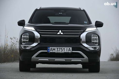 Mitsubishi Outlander 2023 - фото 8