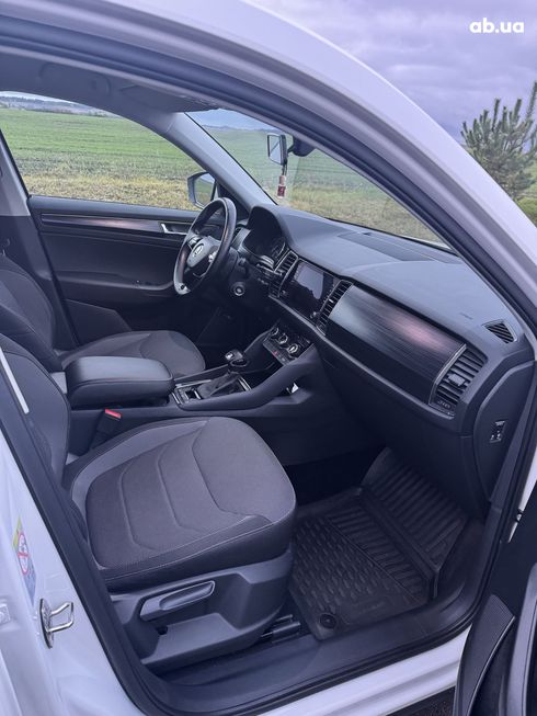 Skoda Kodiaq 2021 белый - фото 14