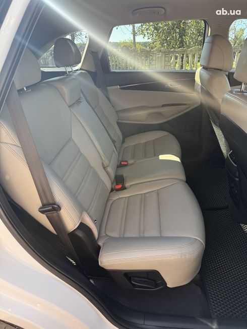Kia Sorento 2016 белый - фото 10