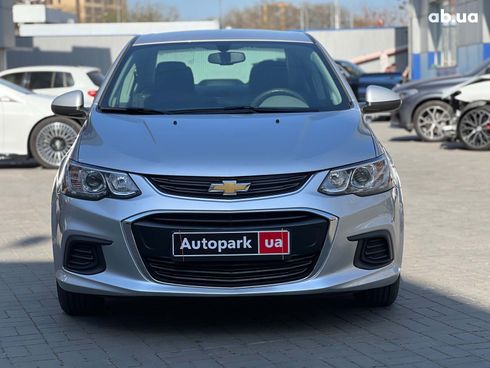 Chevrolet Sonic 2019 серый - фото 2