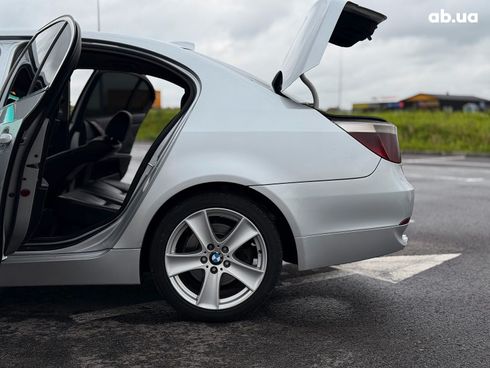 BMW 5 серия 2005 серый - фото 32